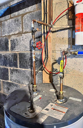 https://claremontplumber.com.au/uploads/2025/06/hot-water-876058.jpg